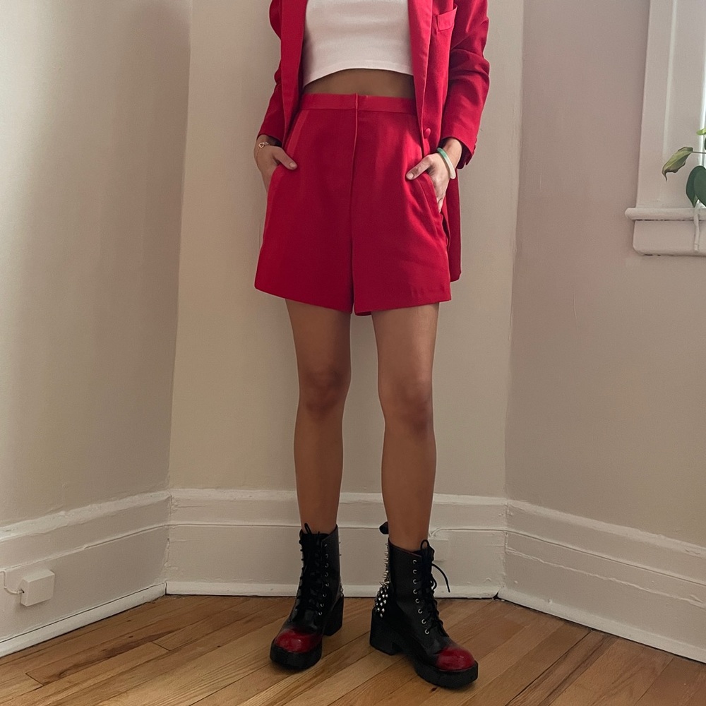 Red shorts with satin waist band, pocket detail. Size US 2. (XS)